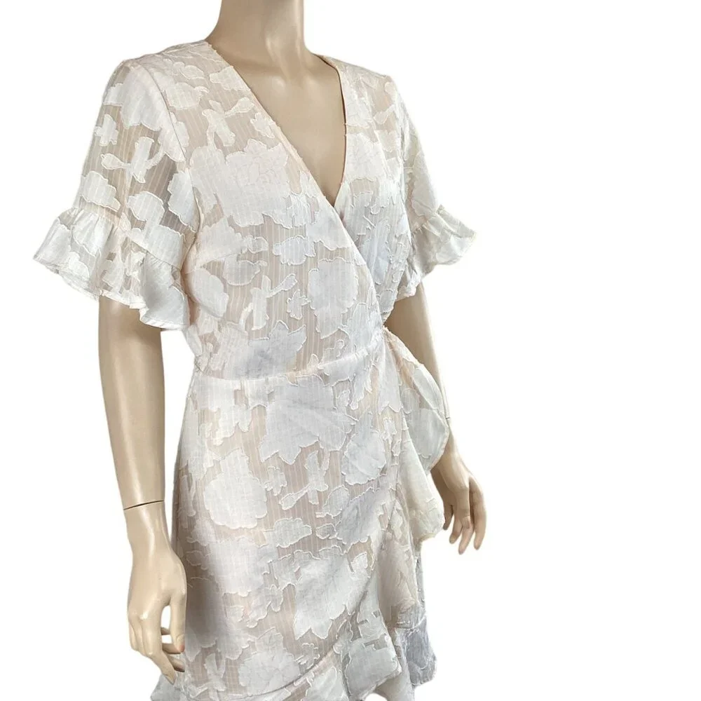 Gilli Women's Wrap Dress Medium Floral Ruffle Short Sleeve White/Beige - Picture 5 of 8